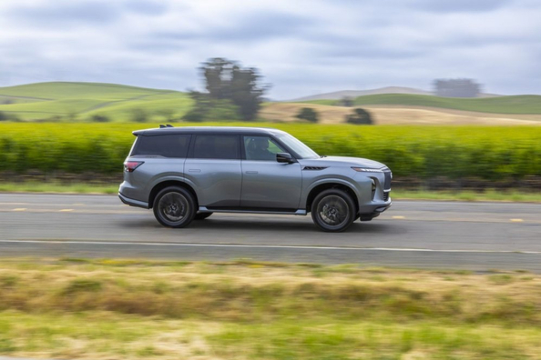 Infiniti QX80 tweede generatie: technische specificaties, uitrusting, foto's Foto 3