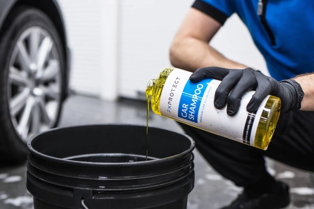 Zo voorkom je schade aan de autolak door autochemie