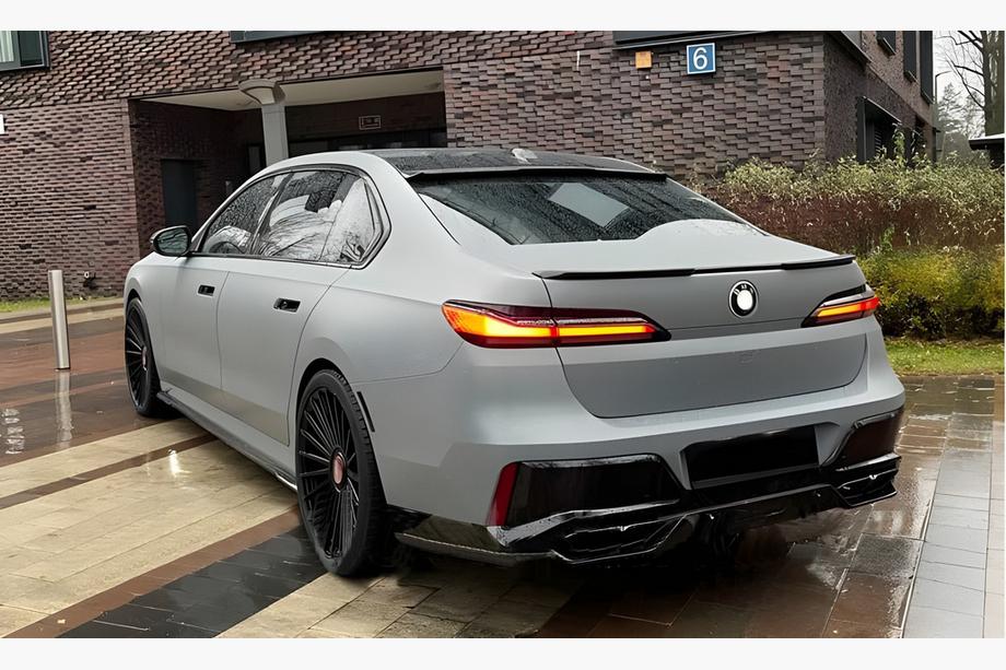BMW 7 Serie G70/G71 2022– Achterbumperdiffuser met uitlaateindstukken (voor M760, M-Sport en i7 M70) Image