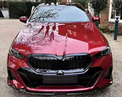 BMW 5/i5 Serie G60/G60E/G61 2023– Front bumper lip Lip Gloss Black (voor M-Sport) foto 2