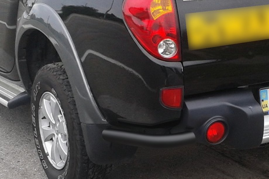 Mitsubishi L200 2006–2015 Achterhoeken AK003 Black (2 st., RVS) Foto 2