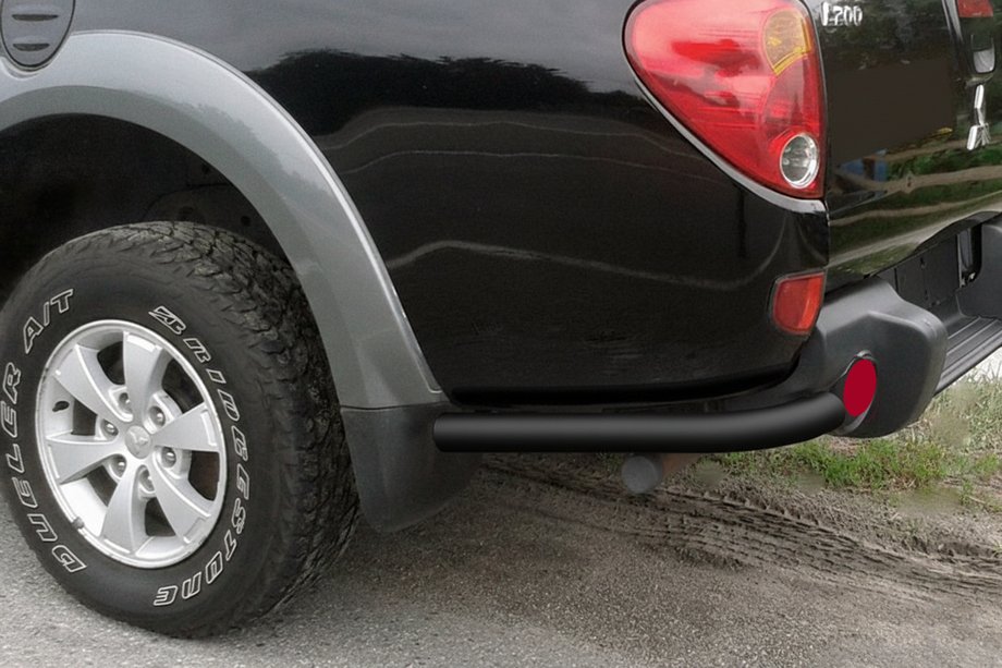 Mitsubishi L200 2006–2015 Achterhoeken AK003 Black (2 st., RVS) Foto 3