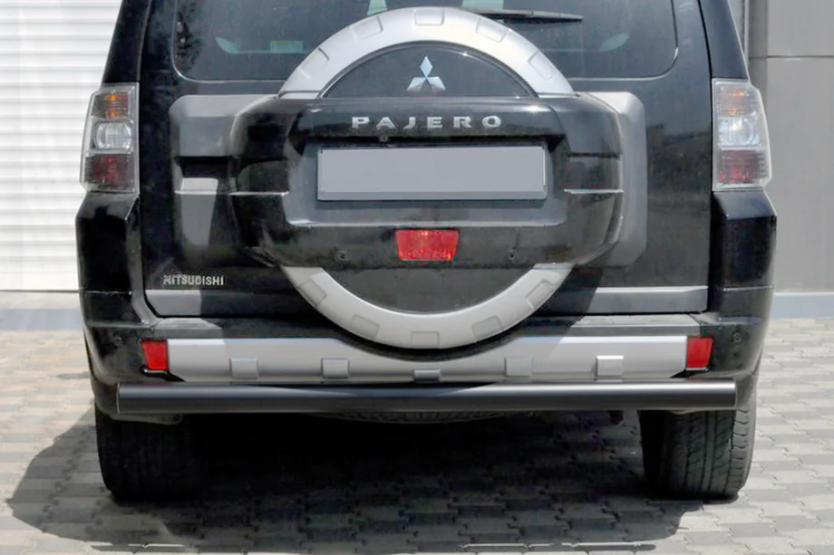 Mitsubishi Pajero Wagon III 1999–2006 Achterbeschermbeugel AK002 Black (RVS) Image