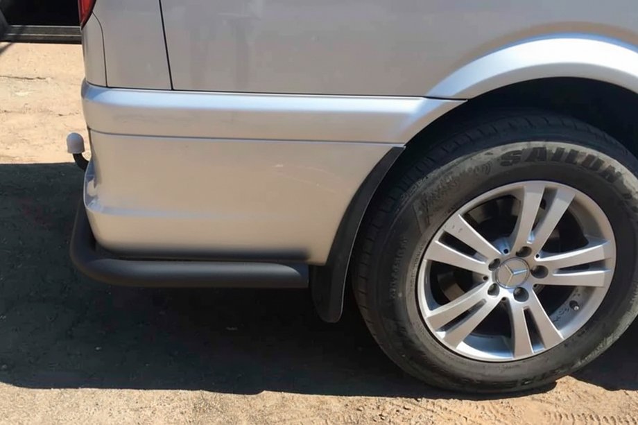 Mercedes Vito W639 2004–2014 Achterhoekbeschermers AK003 Black (2 st., RVS) voor middel- en lange wielbasis Image