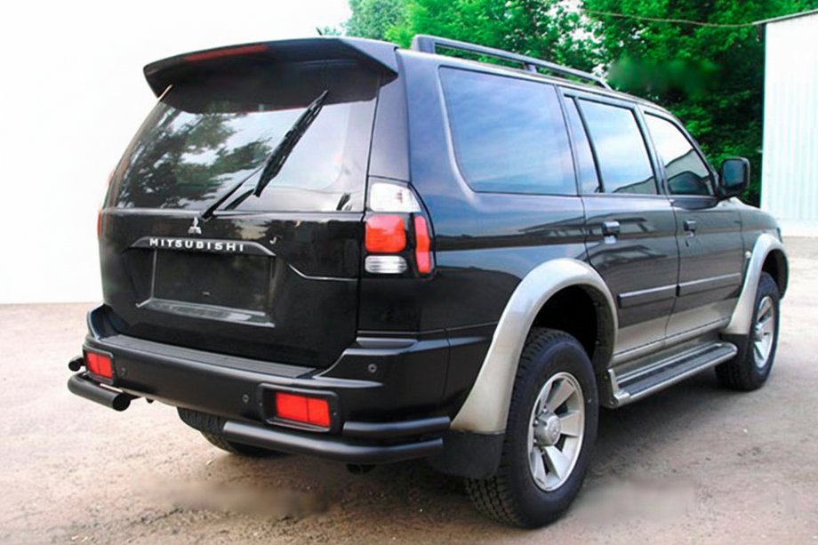 Mitsubishi Pajero Sport 1996–2007 Achterste dubbele hoekbeugels Black (2 st., RVS) Image
