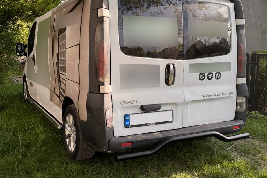 Nissan Primastar 2002–2014 Achterbeschermbeugel AK006 Black (RVS) Foto 2