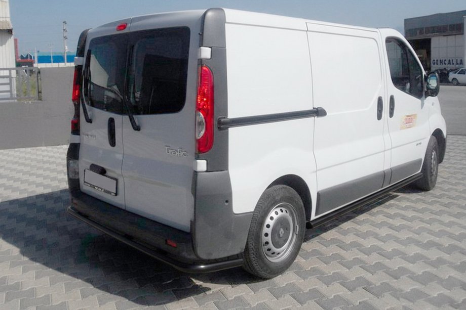 Nissan Primastar 2002–2014 Achterbeschermbeugel AK005 Black (RVS) Image