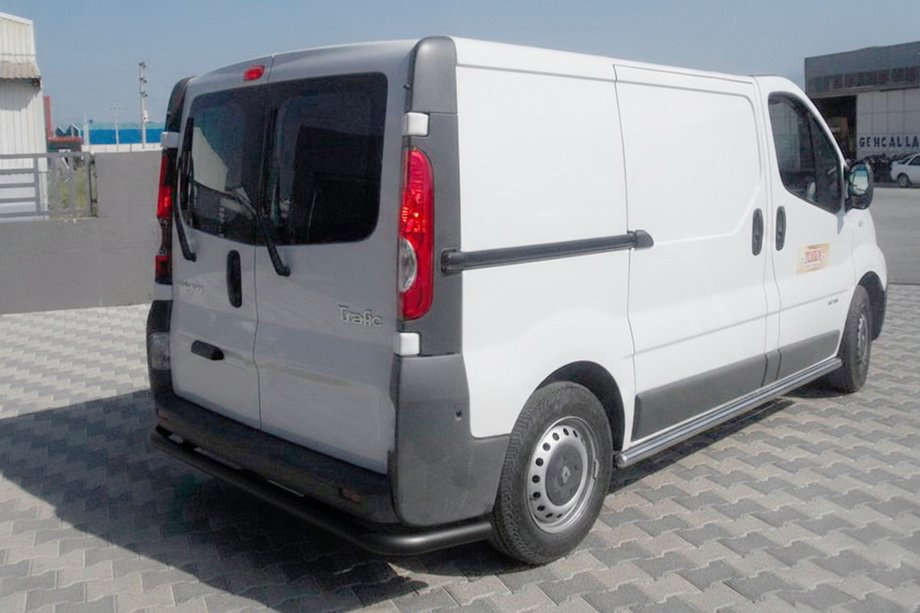 Opel Vivaro 2001–2015 Achterbeschermbeugel AK005 Black (RVS) Image