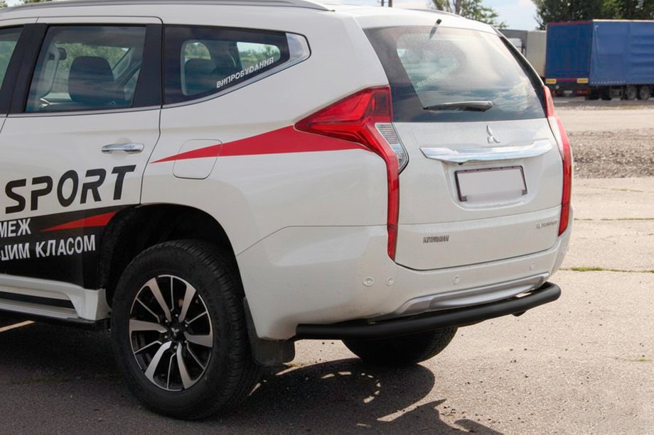 Mitsubishi Pajero Sport 2015– Achterbeschermbeugel AK005 Black (RVS) Foto 1