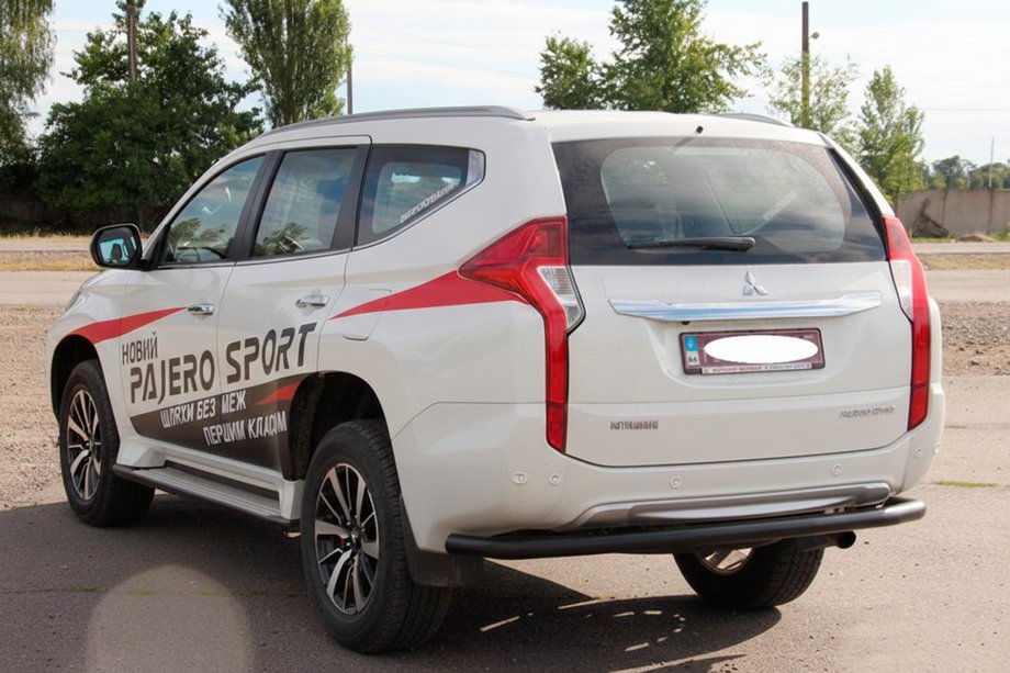 Mitsubishi Pajero Sport 2015– Achterbeschermbeugel AK005 Black (RVS) Foto 2