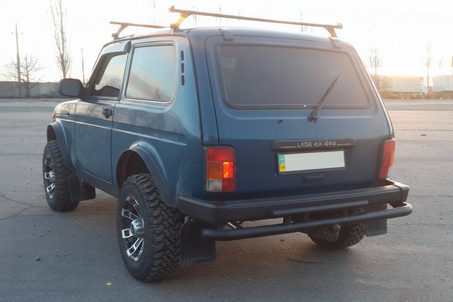 Lada Niva en Urban 1977– Achterbeschermbeugel AK002 dubbel Zwart Image