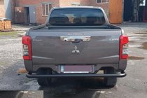 Mitsubishi L200 2015–2024 Achterbeschermbeugel AK005 Black (RVS) foto 3