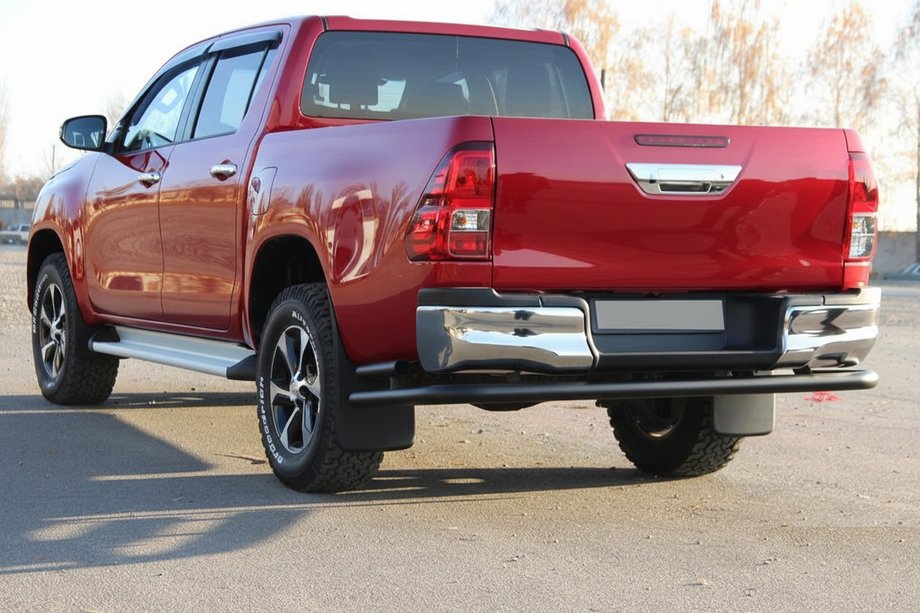 Toyota Hilux 2015– Achterbeugel AK005-2 Black (RVS) Image