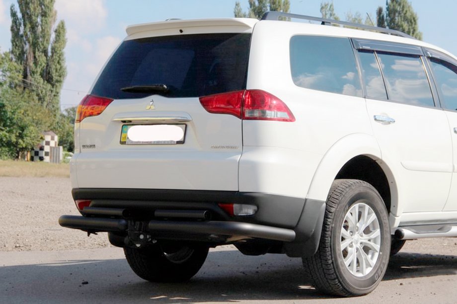 Mitsubishi Pajero Sport 2008–2015 Achterbumperbescherming AK003-Special Black (2 stuks, RVS) Foto 1