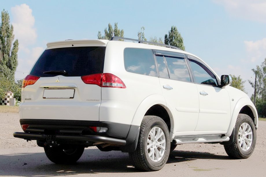 Mitsubishi Pajero Sport 2008–2015 Achterbumperbescherming AK003-Special Black (2 stuks, RVS) Foto 3