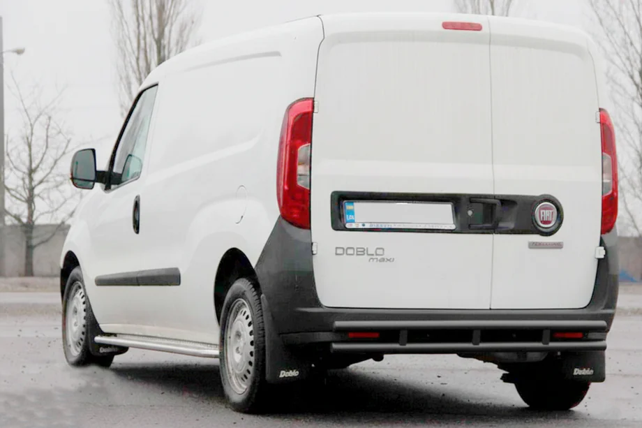 Fiat Doblo II 2010–2022 Achterrollbar AK002/1 – Dubbel Black (RVS) Image