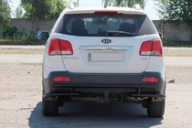 Kia Sorento II XM 2009–2014 Achterbeschermbeugel AK003-2 Black (RVS) foto 4