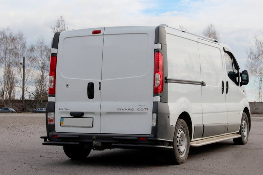 Renault Trafic 2001–2015 Achterbeschermbeugel AK003-Plus-2 Black (RVS) Image