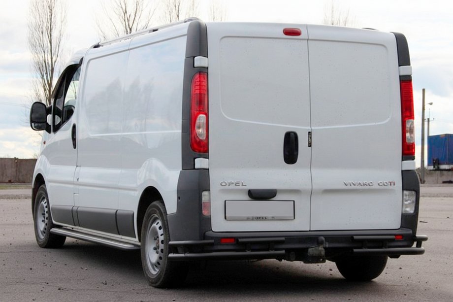 Nissan Primastar 2002–2014 Achterbeschermbeugel AK003-Plus-2 Black (RVS) Foto 3