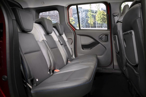 Review van de Nissan Townstar Passenger: praktische compacte MPV voor stad en gezin Foto 6