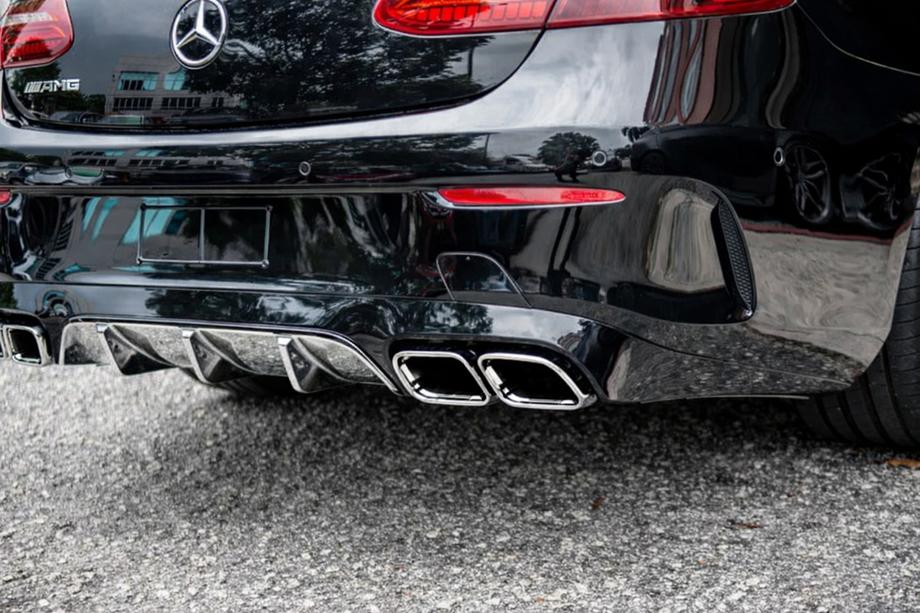Mercedes E-Klasse Coupé C238 2016–2024 Achterdiffuser Black met Chrome uitlaattips (AMG63 design) Image