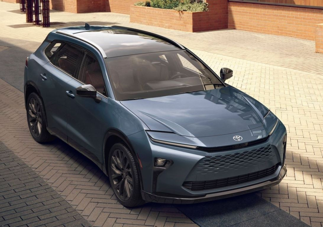Toyota Crown Signia: Premium hybride crossover