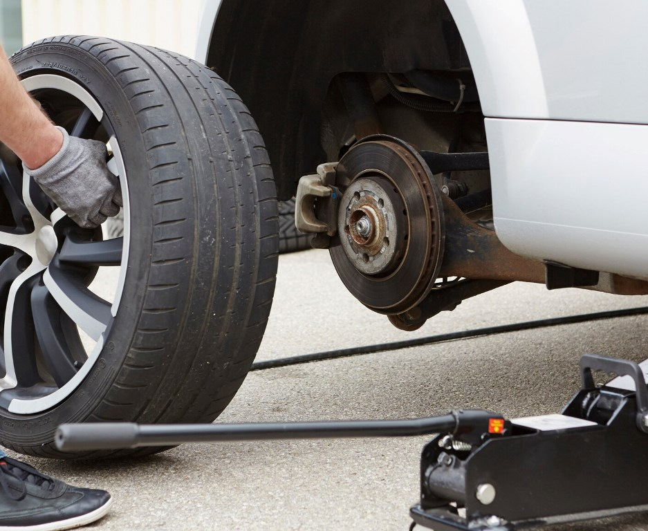 Waarom moet je de banden van je auto regelmatig vervangen?