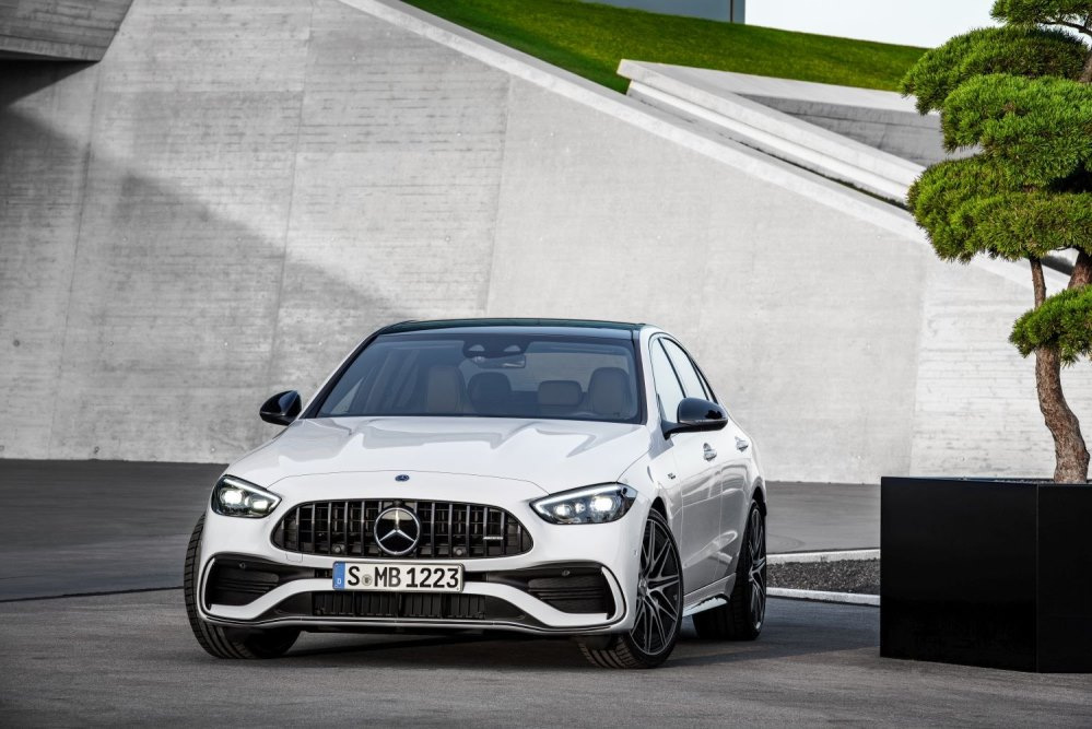 Review van de compacte sport sedan Mercedes-Benz C 43 AMG