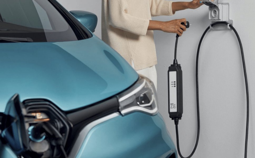 Hoe laad je een elektrische auto thuis op?