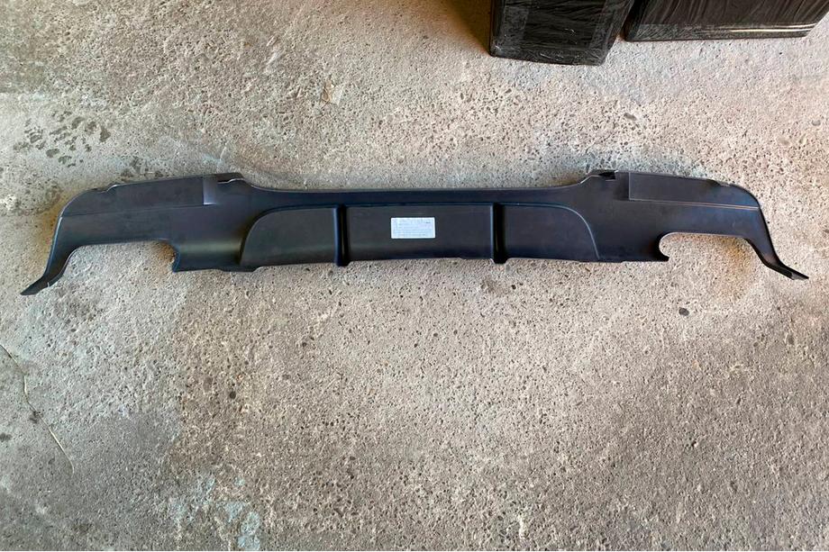 BMW 3-serie E90/E91 2005–2011 Afgeprijsd Achterdiffuser DPT V-3 (voor E90 M-Sport, hoogglans zwart) Foto 3