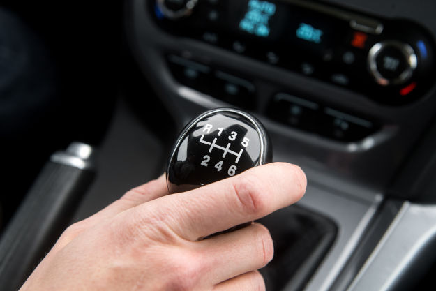 Rijden met een handgeschakelde auto: complete gids