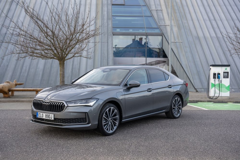 Skoda Superb iV: review van de hybride uitvoering voor 2026