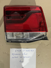 Toyota Land Cruiser 200 2007–2021 Afgeprijsd Achterlicht links binnen 2016-2021 (OEM-standaard) (voor kofferklep) (heel, werkt niet) foto 2
