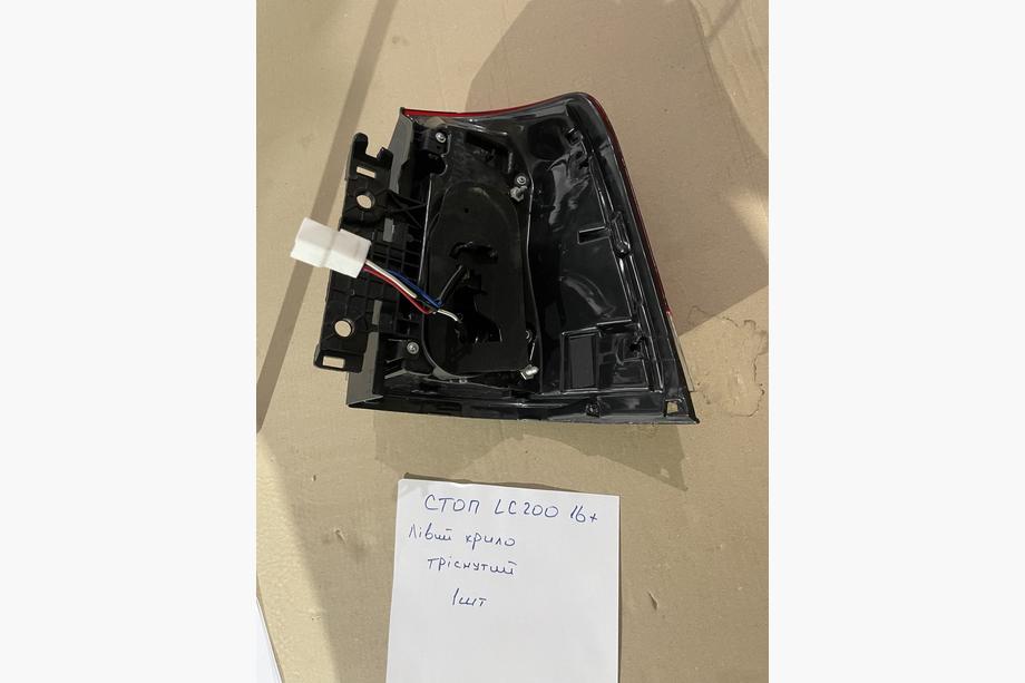 Toyota Land Cruiser 200 2007–2021 B-keuze Achterlichten 2016-2021 (OEM-standaard) Linker achterlicht buiten (op spatbord) (gebarsten) Foto 3