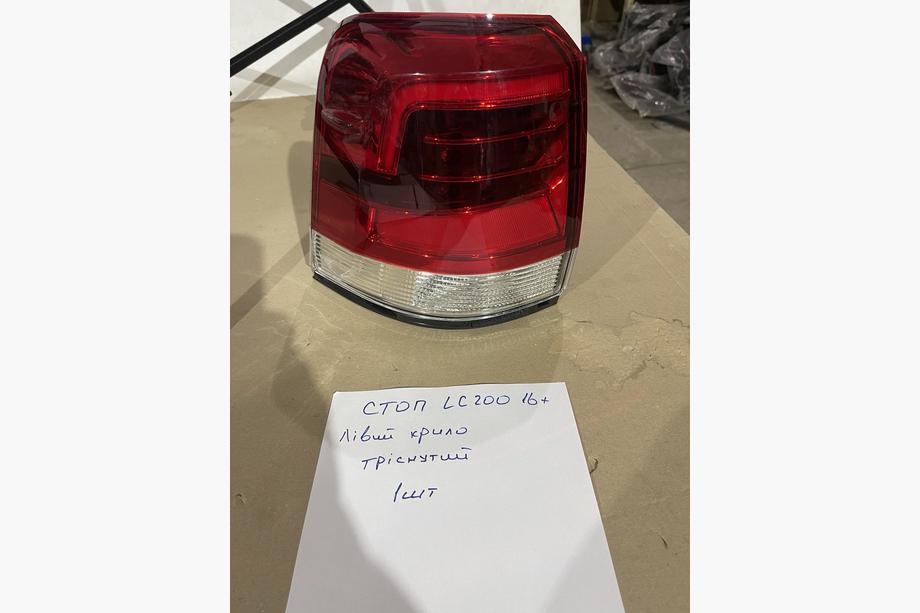 Toyota Land Cruiser 200 2007–2021 B-keuze Achterlichten 2016-2021 (OEM-standaard) Linker achterlicht buiten (op spatbord) (gebarsten) Foto 1