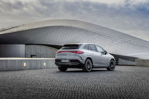 Mercedes-Benz AMG EQE 53 SUV (X294): krachtige elektrische SUV van AMG Foto 3