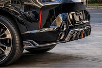 BMW XM G09 2022– Achterbumper diffuser AE (carbon) foto 2