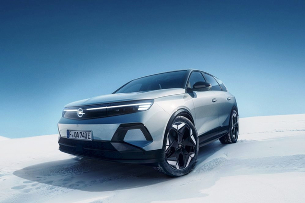 Review van de moderne elektrische crossover Opel Grandland Electric