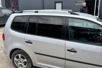 Volkswagen Touran 2010–2015 Chroom dakrails Metalen montagevoeten foto 2