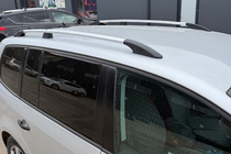 Volkswagen Touran 2010–2015 Chroom dakrails Metalen montagevoeten foto 10