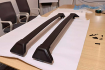 Toyota Corolla Cross 2020– Dakdragers (dwarsbalken) voor geïntegreerde dakrails OEM (2 stuks) Zwart foto 3