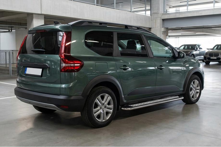 Dacia Jogger 2022– Maydos V2 side steps (set 2 st., aluminium/RVS) Image