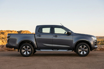 Isuzu D-Max 2019– Mevsim Grey side steps (2 stuks, aluminium) foto 1