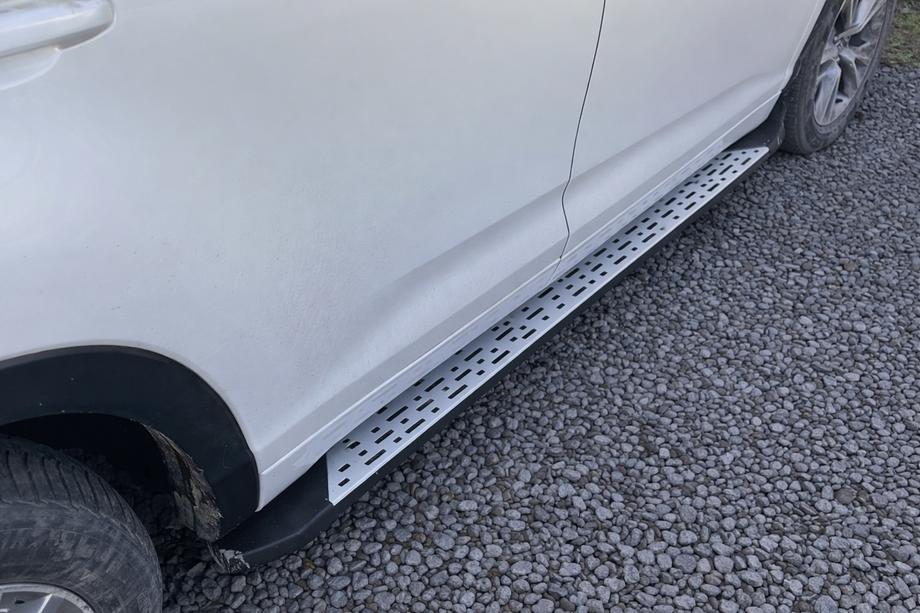 Toyota Highlander 2013–2019 Side steps origineel design (voor EU en USA, 2 stuks, aluminium) Foto 1