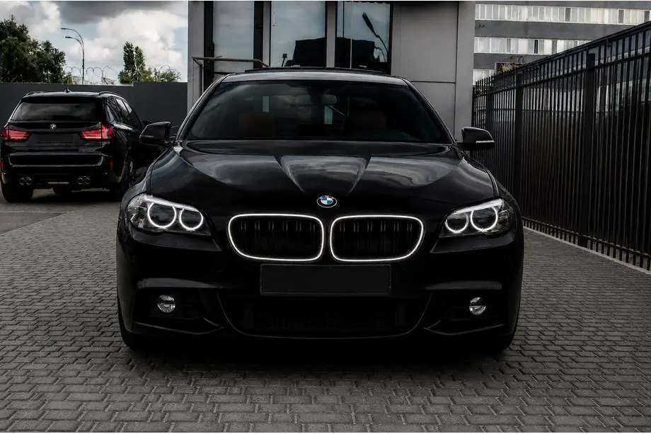 BMW 5 Serie F10/F11 2010–2016 BMW niergrilles M-look LED (glanzend zwart) Foto 1