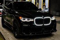 BMW X7 G07 2019– BMW nierengrille M-Look LED (2019-2022, hoogglans zwart) foto 1
