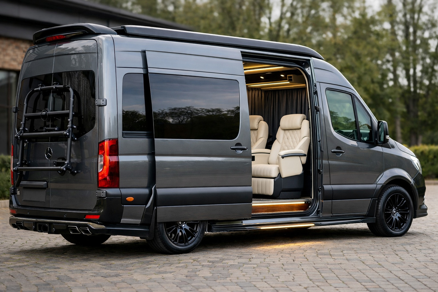 Zo bouw je een Mercedes Sprinter W907/W910 tot VIP-passagiersbus zonder goedkope bling