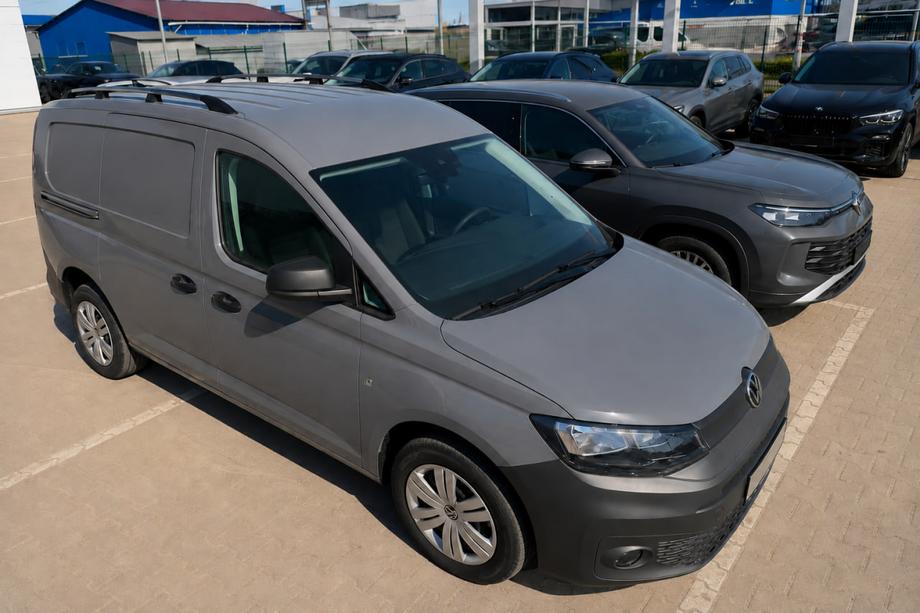 Volkswagen Caddy 2020– Zwarte dakrails (Turks design) Maxi basis, kunststof voetsteunen Foto 4