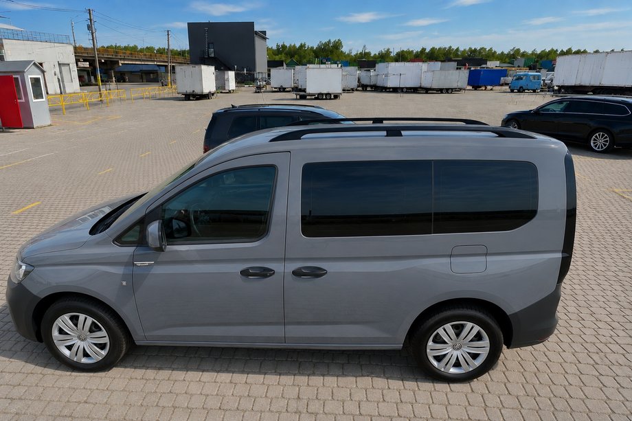 Ford Connect 2021– Zwarte dakrails (Turks design) Standaard, kunststof voetjes Foto 2
