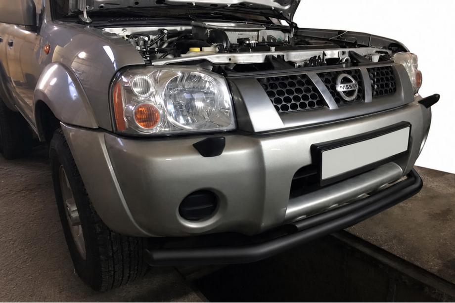 Nissan NP300 1999–2015 Bullbar ST014 Black (roestvrij staal) Image
